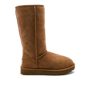 UGG Classic Tall II Shearling Boot in Chesnut